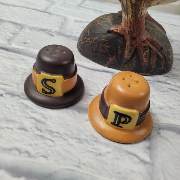 Hallmark Pilgrim Hat Salt & Pepper Shakers - Picture 1 of 11